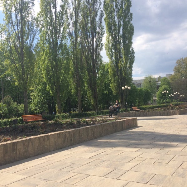 Аллея роз Луганск