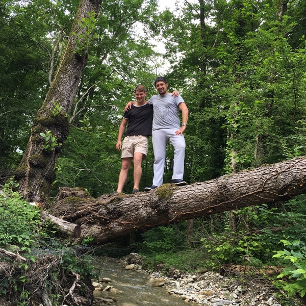 Знак мухосранск. Русина щель краснодарский край. Русина щель указатель. Река щель в краснодарском крае. Речка русина щель.