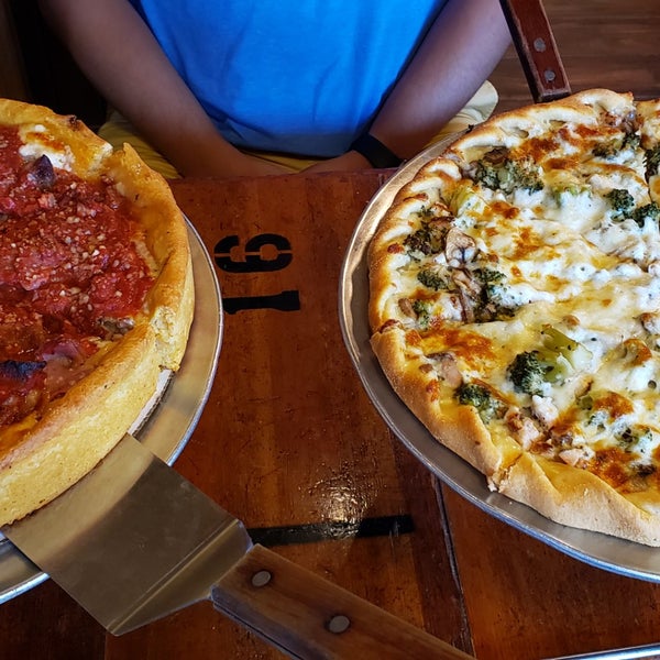 Foto tirada no(a) Bartoli&#39;s Pizzeria por Joe S. em 5/26/2019