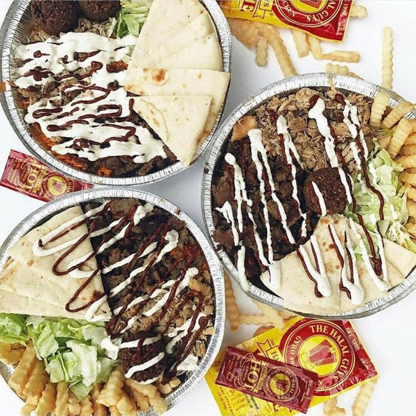 Photo taken at The Halal Guys by Ravit A. on 6/5/2017