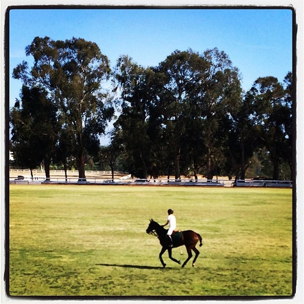 Foto tirada no(a) Veuve Clicquot Polo Classic por Jon F. em 5/17/2014