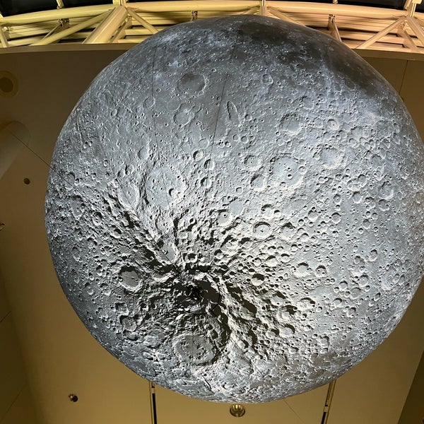 Foto diambil di Adler Planetarium oleh Edward S. pada 10/27/2022