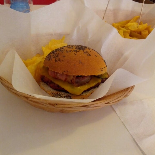8/22/2013にMarcがSunset Burgerで撮った写真
