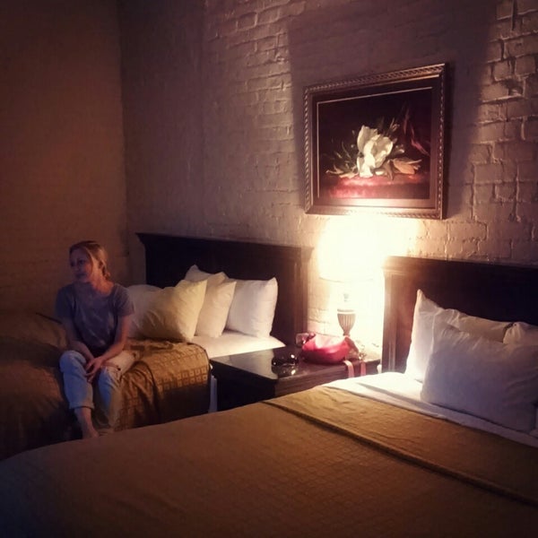 Das Foto wurde bei The Ambassador Hotel von Anastasia K. am 10/24/2014 aufgenommen