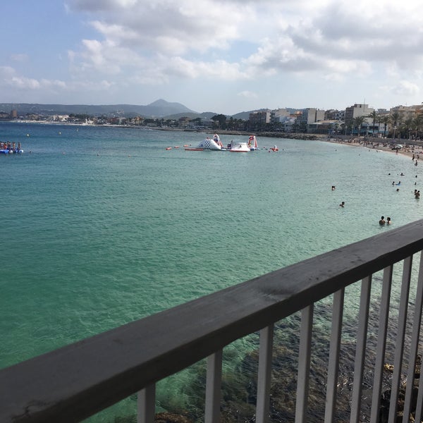 Foto tirada no(a) Cala Bandida por Nicole S. em 7/22/2016