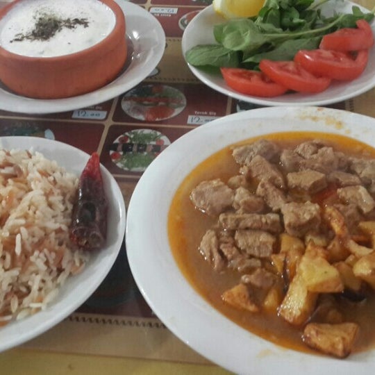 Photo taken at Öz Urfa Restoran by Ses A. on 3/15/2016