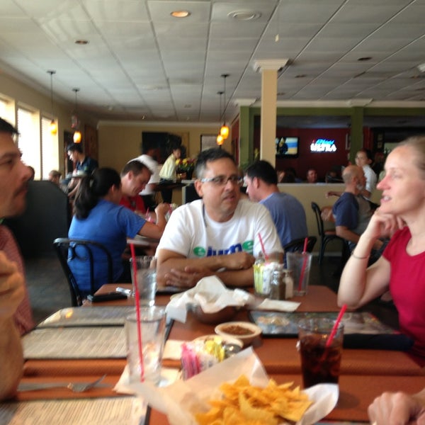 7/7/2013 tarihinde Mike L.ziyaretçi tarafından Mario&#39;s Mexican &amp; Salvadorian Restaurant'de çekilen fotoğraf