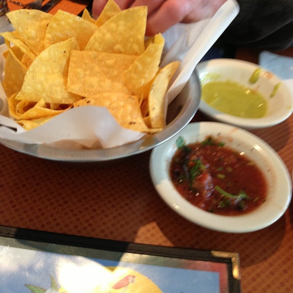 3/24/2013 tarihinde Mike L.ziyaretçi tarafından Mario&#39;s Mexican &amp; Salvadorian Restaurant'de çekilen fotoğraf