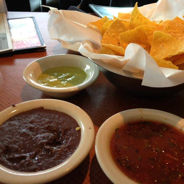 6/30/2013 tarihinde Mike L.ziyaretçi tarafından Mario&#39;s Mexican &amp; Salvadorian Restaurant'de çekilen fotoğraf
