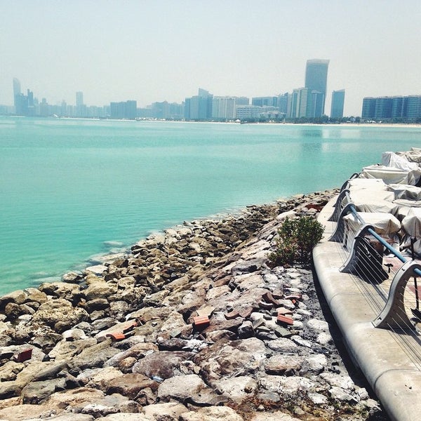 รูปภาพถ่ายที่ Abu Dhabi Science Festival - Corniche โดย Bryan Chin-Yu C. เมื่อ 4/15/2015