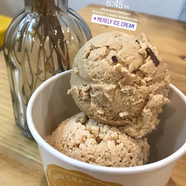 12/6/2017 tarihinde zhao yue ღ.ziyaretçi tarafından Merely Ice Cream'de çekilen fotoğraf