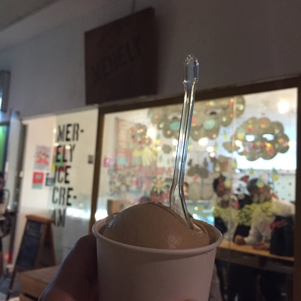 12/12/2014 tarihinde zhao yue ღ.ziyaretçi tarafından Merely Ice Cream'de çekilen fotoğraf