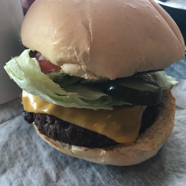 All American cheeseburger - premium steakburger, American cheese, lettuce, tomato, (no) onion, pickle, and mayo on Dave’s original bun. #24hourfoodgeek