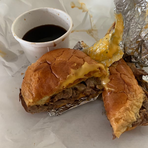 Tigers decision - roast beef, proved, cheez whiz, and Mac sauce served on a toasted brioche and a side of an jus. #gramophone #24hourfoodgeek Follow us at http://24hourfoodgeek.com