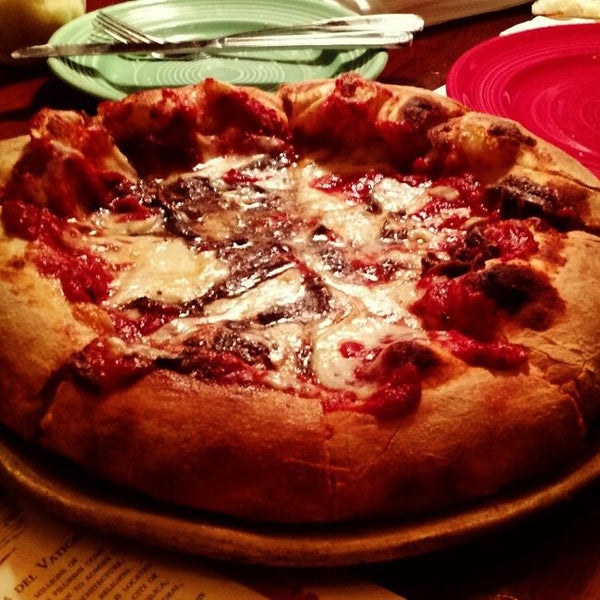 Photo taken at The Original Pizza Cookery by César D. on 8/23/2015