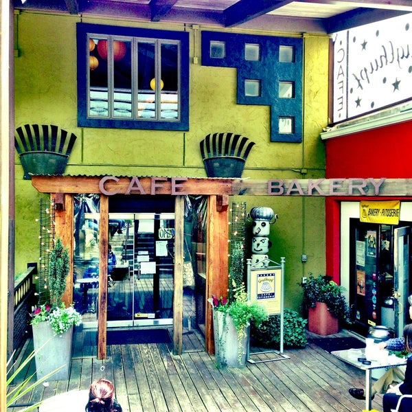 รูปภาพถ่ายที่ Guglhupf Artisan Bakery, Restaurant &amp; Café โดย Kar เมื่อ 4/21/2013