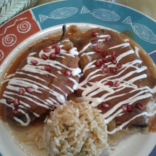 รูปภาพถ่ายที่ Los Equipales Restaurant โดย Dannie M. เมื่อ 10/4/2012