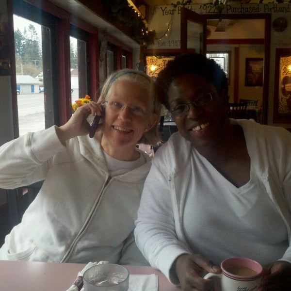 Foto tirada no(a) Mt. Rainier Railroad Dining Co. por Mark S. em 4/2/2013