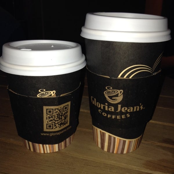 Photo taken at Gloria Jean&#39;s Coffees by Alejandro F. on 5/31/2014