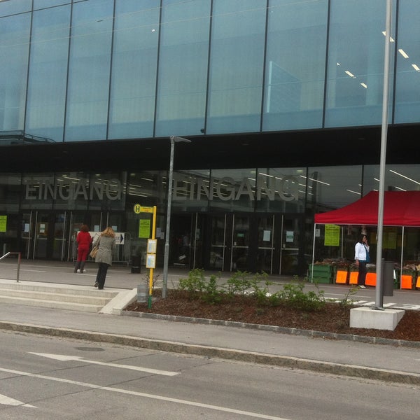 รูปภาพถ่ายที่ Messezentrum Salzburg โดย Alexander C. เมื่อ 4/28/2013
