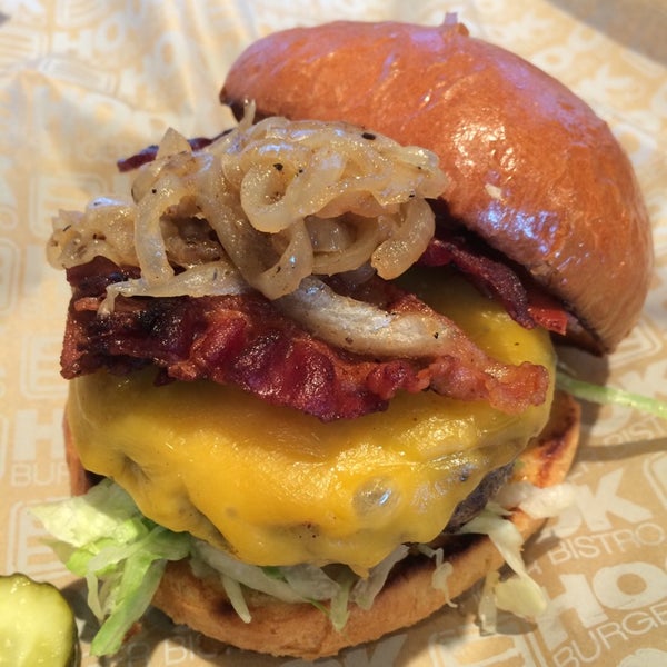 Foto tirada no(a) Hook Burger Bistro por Erick U. em 3/18/2014