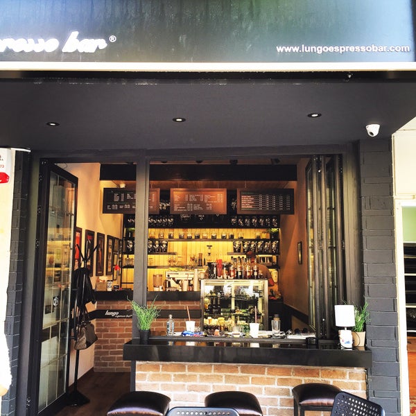 Foto tirada no(a) Lungo Espresso Bar por Fatma A. em 7/3/2015