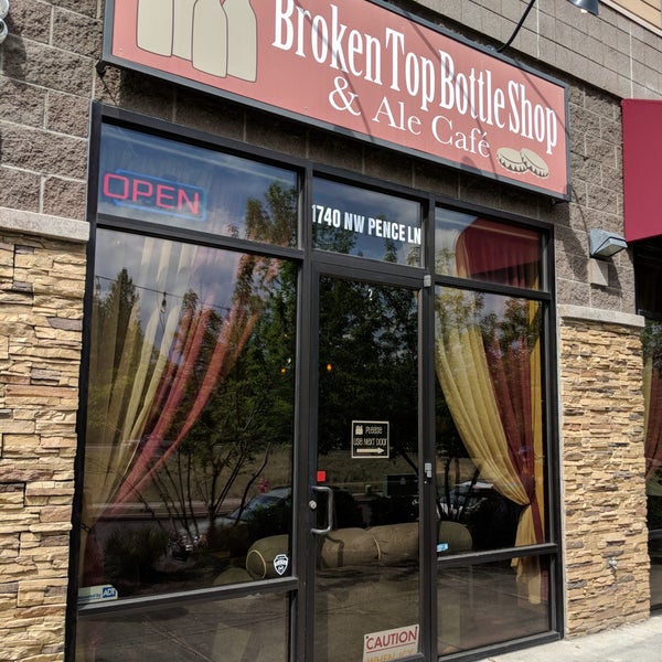 5/19/2018에 Marc T.님이 Broken Top Bottle Shop &amp; Ale Cafe에서 찍은 사진