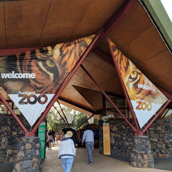 รูปภาพถ่ายที่ Auckland Zoo โดย Marc T. เมื่อ 4/16/2018