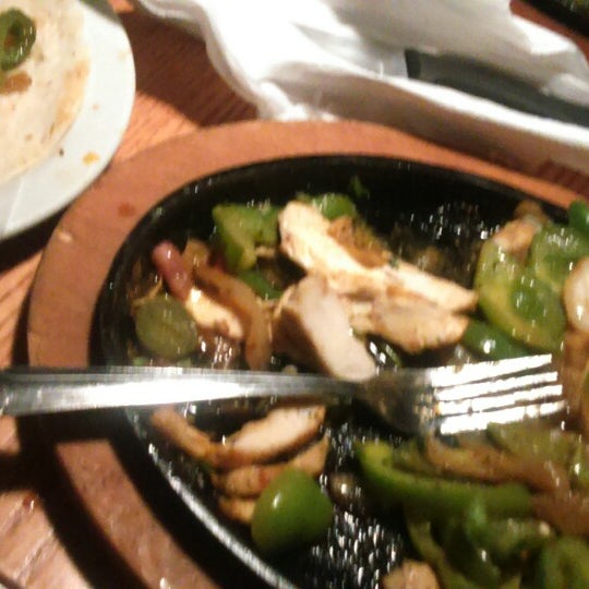 Photo taken at Chili&#39;s Grill &amp; Bar by Lenwood B. on 4/18/2015