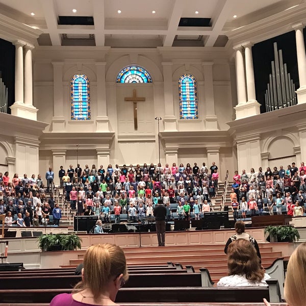 Foto diambil di First Baptist Church oleh Kendra pada 2/8/2019