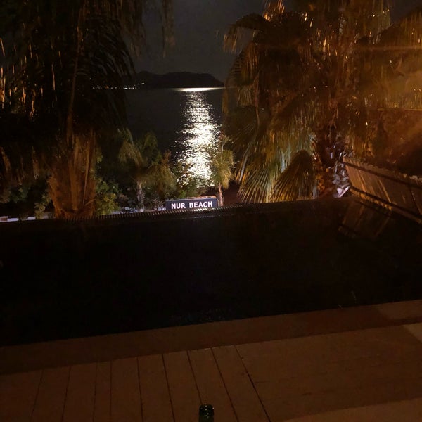 Photo prise au Nur Beach Hotel par Caglar B. le9/10/2019