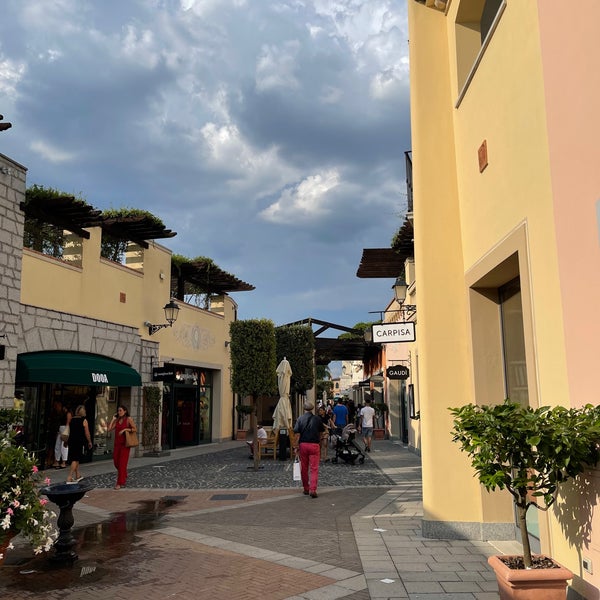 Geox outlet store la reggia