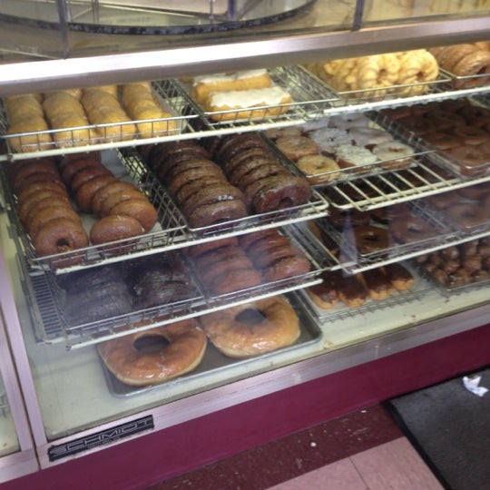 12/8/2012 tarihinde Chico L.ziyaretçi tarafından Dat Donut'de çekilen fotoğraf
