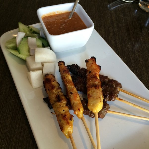 รูปภาพถ่ายที่ Satay House โดย Larry C. เมื่อ 5/5/2014