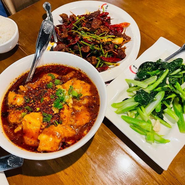 Foto diambil di Lao Sze Chuan Restaurant - Downtown/Michigan Ave oleh Priscilla C. pada 4/30/2022
