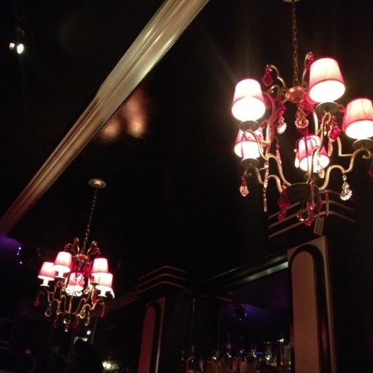 2/7/2013에 Crystal Z.님이 Ella Lounge에서 찍은 사진