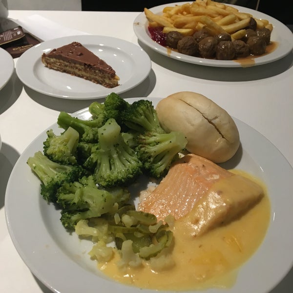 Foto scattata a IKEA Food da KatjaRa il 10/3/2019