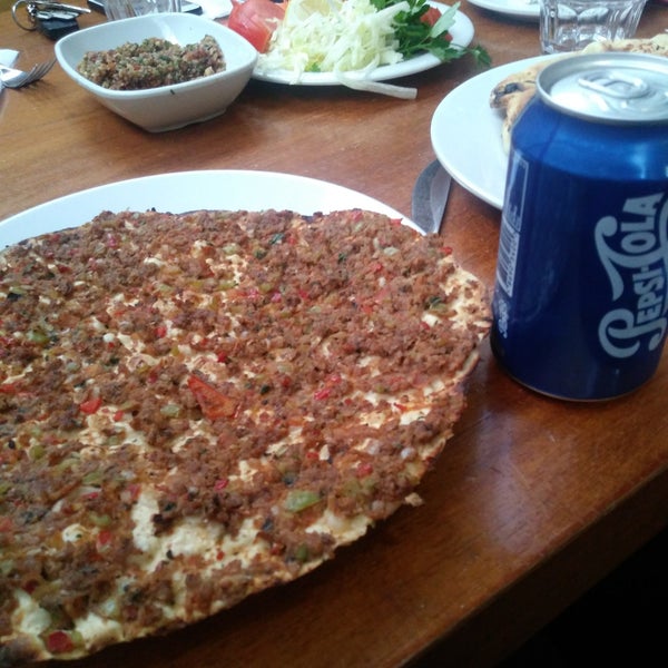 Das Foto wurde bei Şanlıurfa İskender Kebap Restaurant von Sedef A. am 1/13/2018 aufgenommen