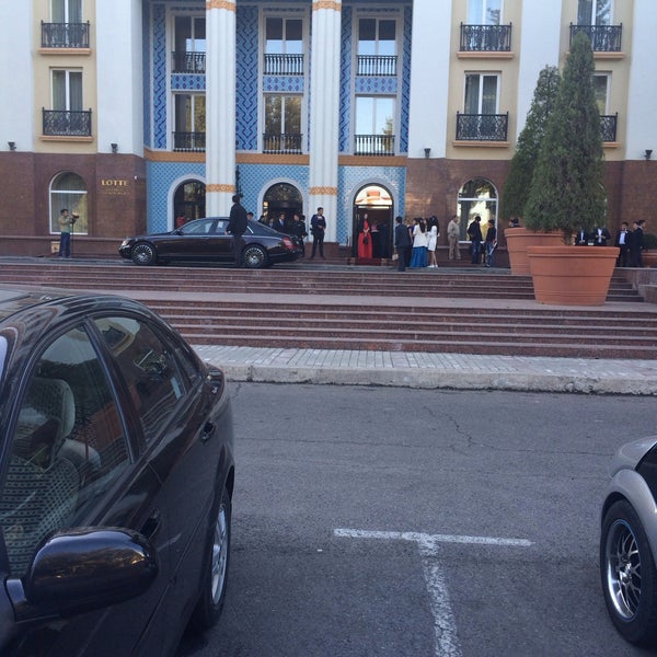 รูปภาพถ่ายที่ Lotte City Hotel Tashkent Palace โดย Halit เมื่อ 10/26/2015