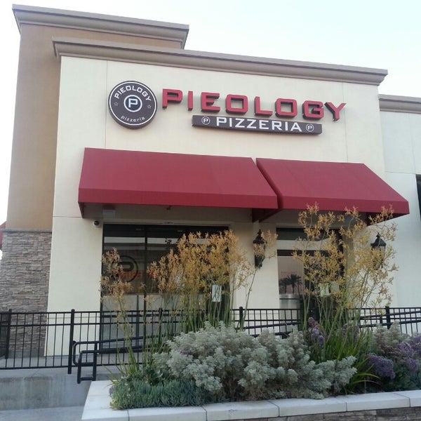 Foto tirada no(a) Pieology Pizzeria por Pat W. em 8/6/2013