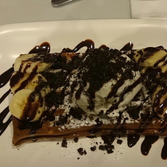 Photo taken at Wafflelicious by Kenneth kong L. on 8/3/2014