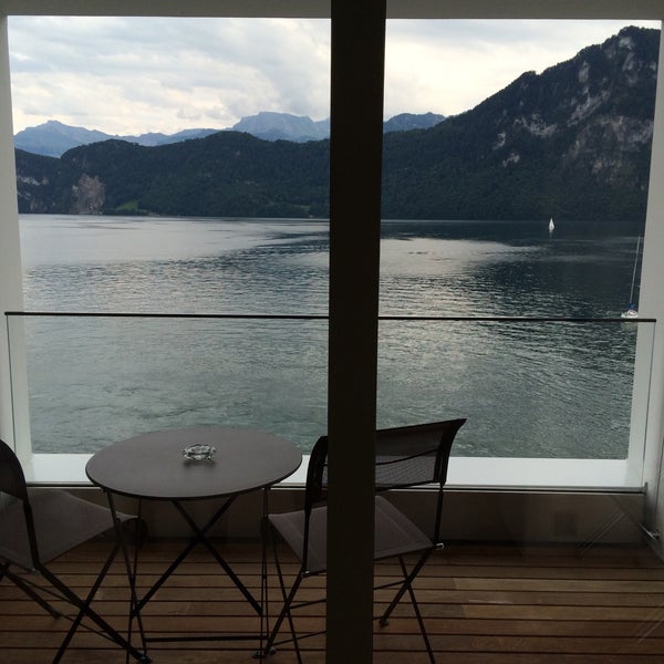 Modern, comfortable, lovely view of the lake.