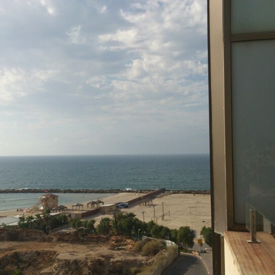 Снимок сделан в Alexander Tel Aviv Hotel пользователем Peter V. 11/28/2013