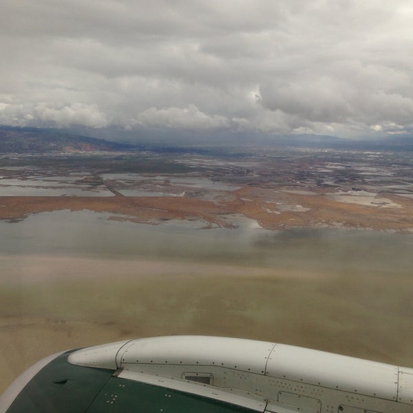 รูปภาพถ่ายที่ Salt Lake City International Airport (SLC) โดย Tyson S. เมื่อ 4/20/2013