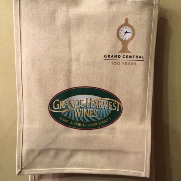 Tote bag Friday is here for your weekend haul. Enjoy complementary bag w/ purchase of 4 bottles!