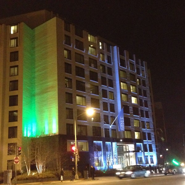Photo prise au Avenue Suites Georgetown par Sarona le12/15/2014