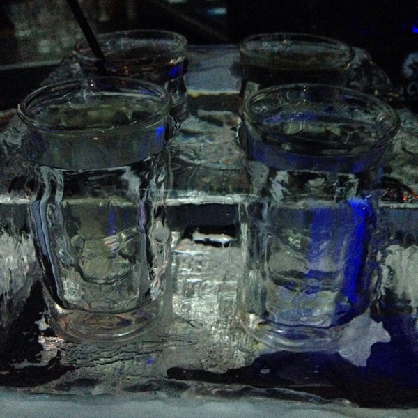 2/7/2015にChristina R.がCzar Ice Barで撮った写真