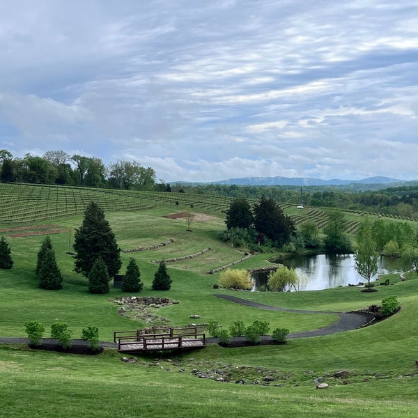 Снимок сделан в Stone Tower Winery пользователем Christina R. 4/22/2023