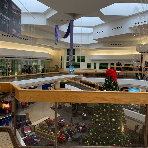 Das Foto wurde bei Fairlane Town Center von Z G. am 12/23/2018 aufgenommen