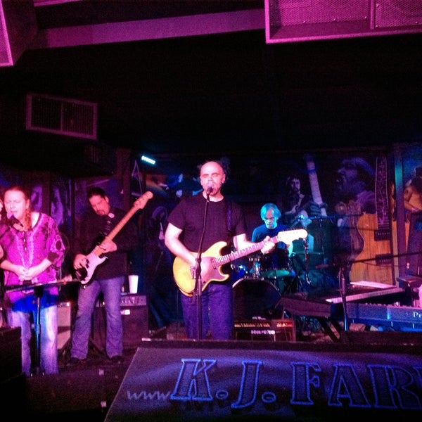 Photo prise au KJ Farrell&#39;s Bar &amp; Grill par Scott S. le4/17/2013